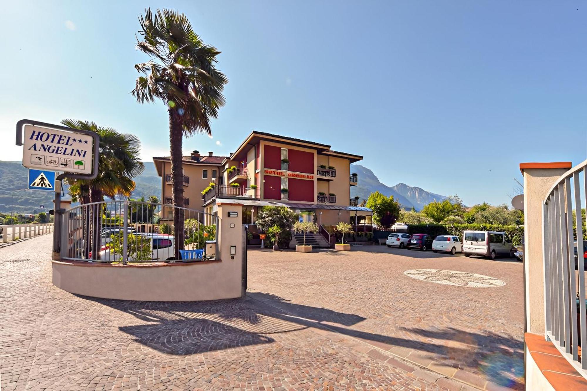 Hotel Angelini Torbole Sul Garda Extérieur photo