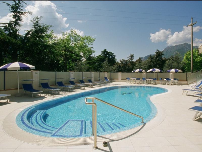 Hotel Angelini Torbole Sul Garda Extérieur photo